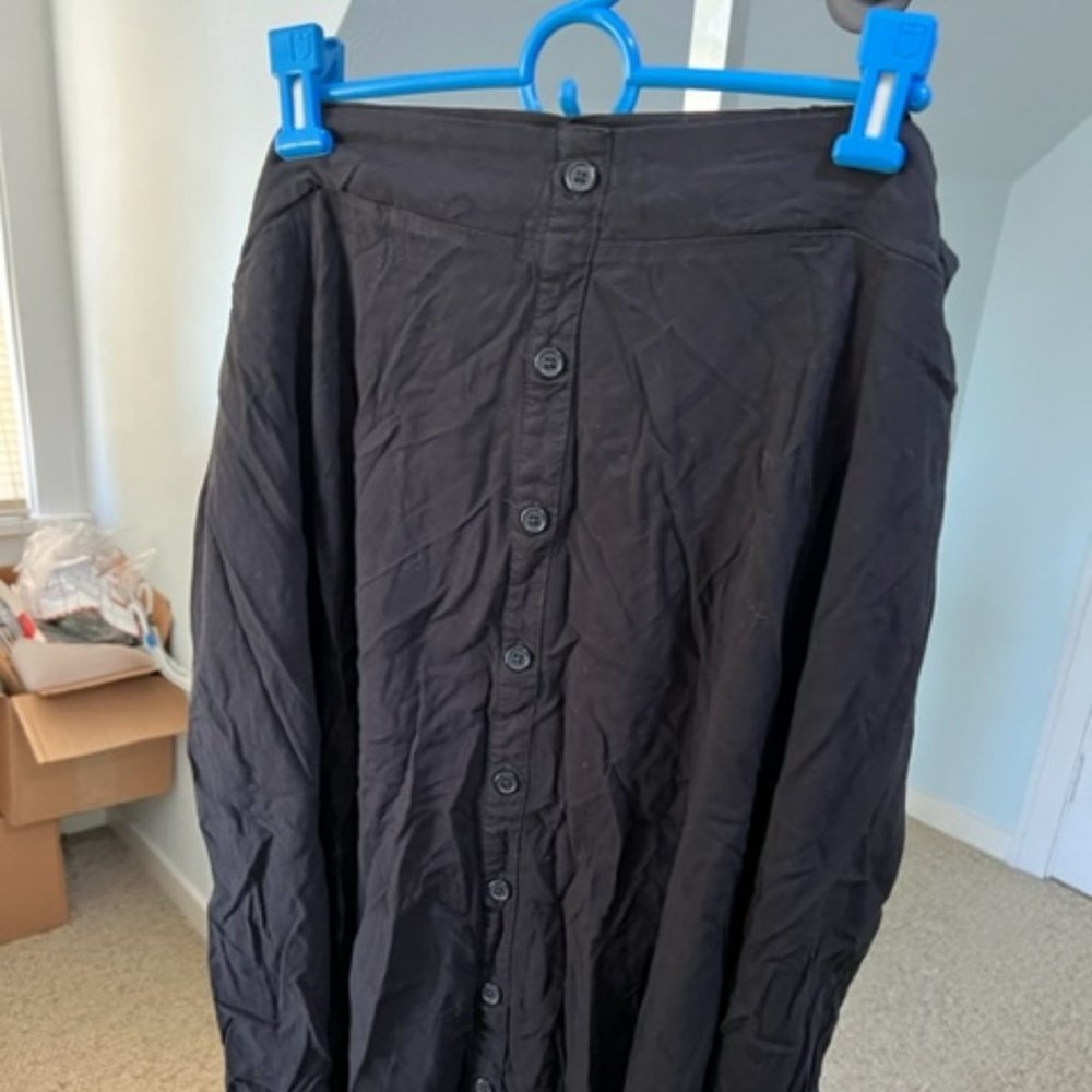Torrid black skirt size 4